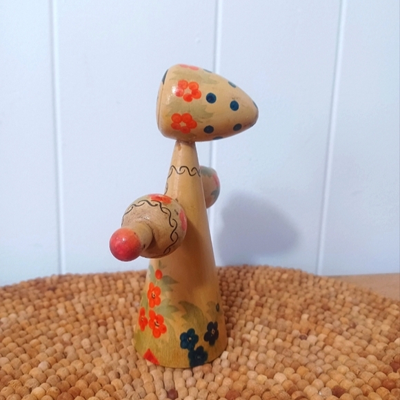 Russin Folk Art Woman - Picture 5 of 7